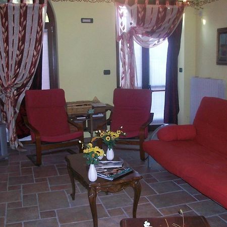 Tra... Monti E Vigne Bed and Breakfast La Morra Buitenkant foto