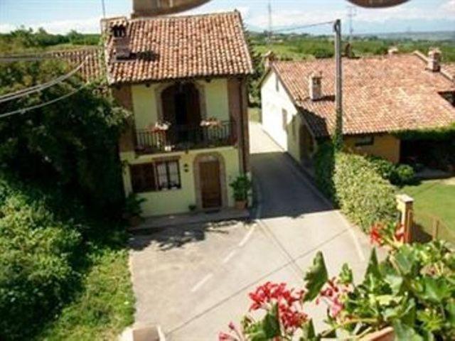 Tra... Monti E Vigne Bed and Breakfast La Morra Buitenkant foto