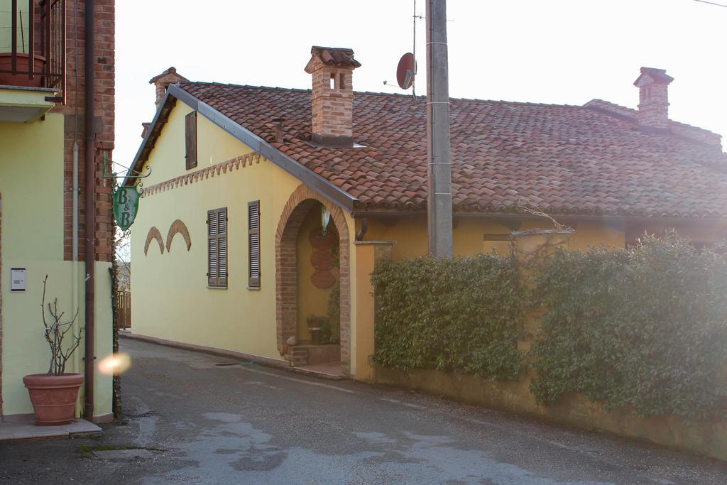 Tra... Monti E Vigne Bed and Breakfast La Morra Buitenkant foto