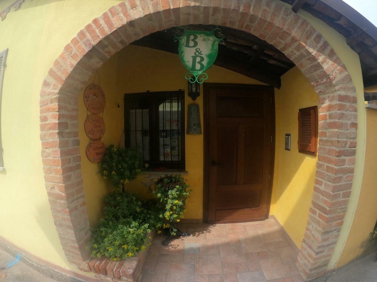 Tra... Monti E Vigne Bed and Breakfast La Morra Buitenkant foto