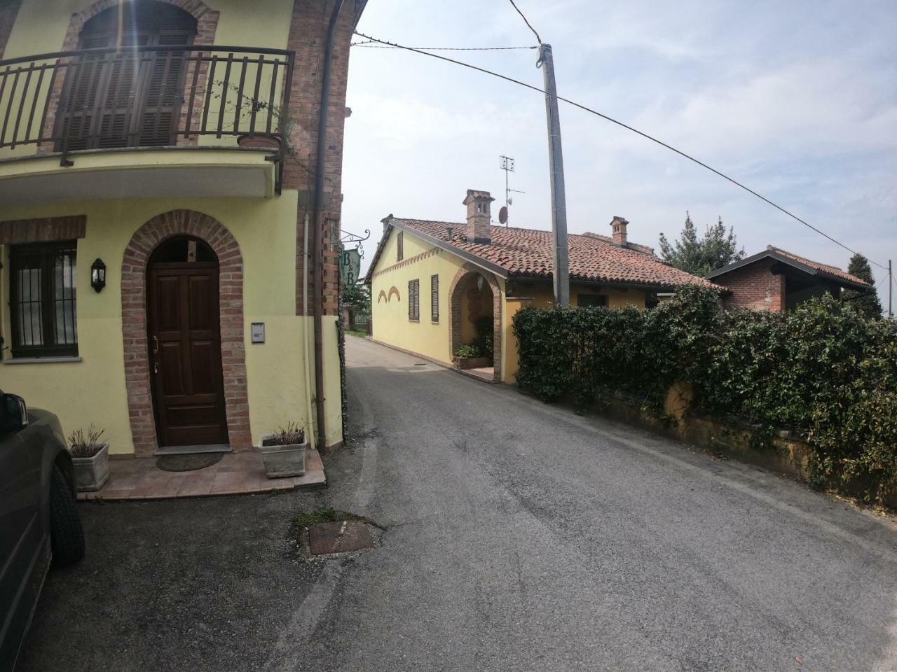 Tra... Monti E Vigne Bed and Breakfast La Morra Buitenkant foto