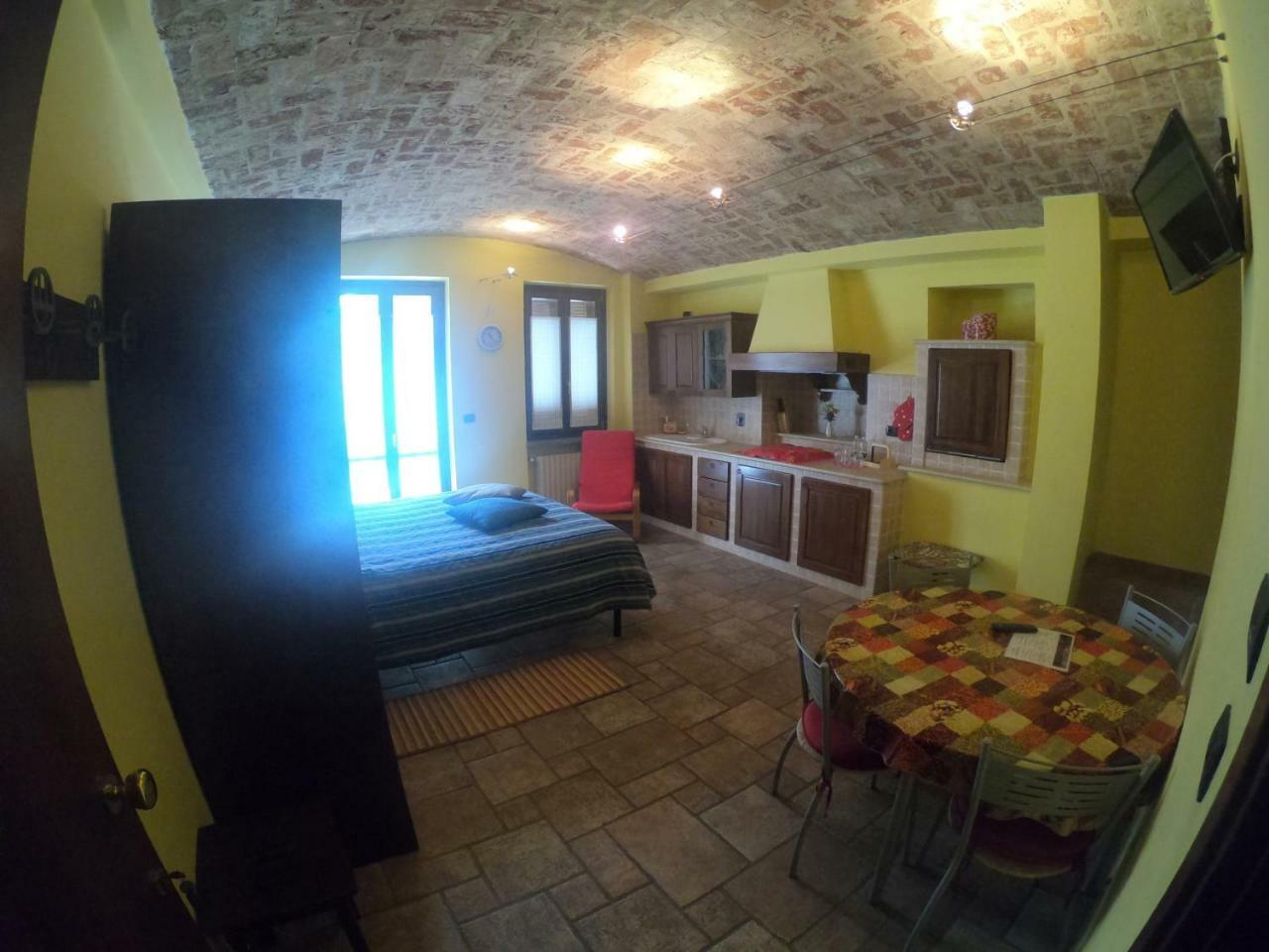 Tra... Monti E Vigne Bed and Breakfast La Morra Buitenkant foto