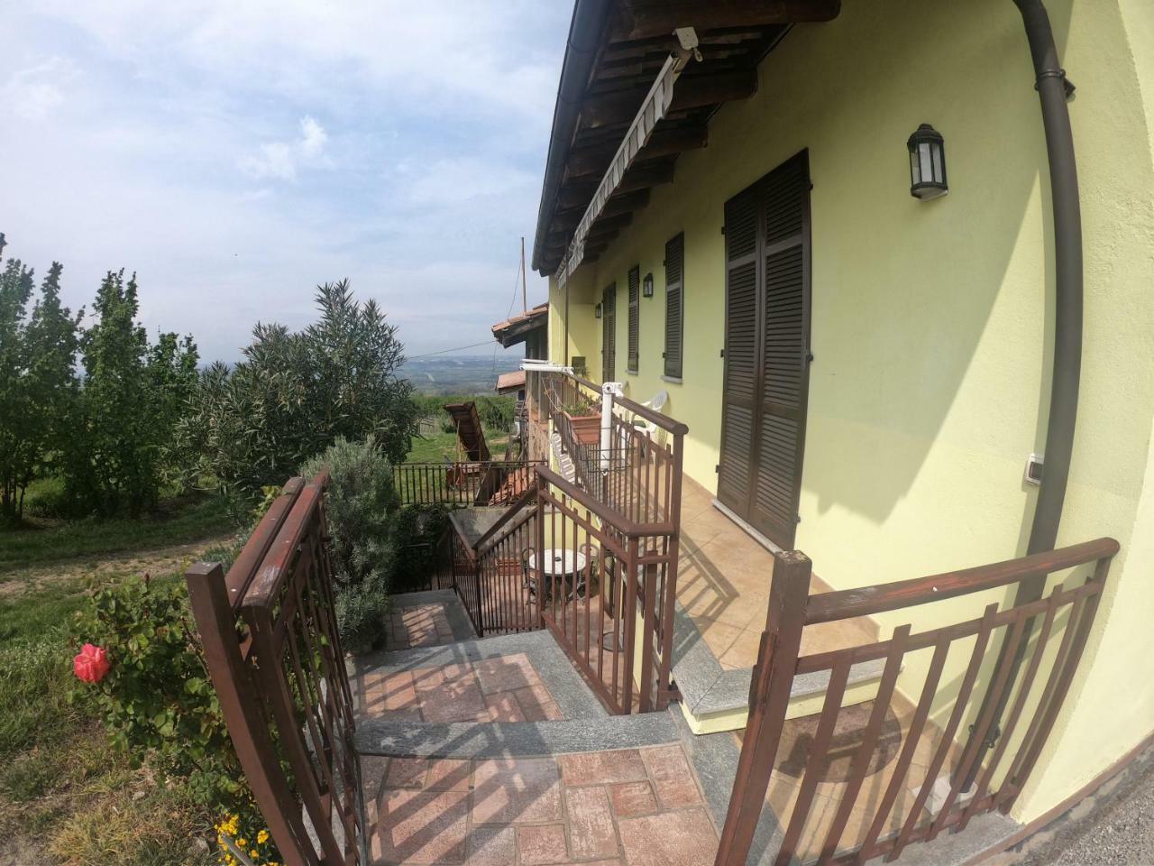 Tra... Monti E Vigne Bed and Breakfast La Morra Buitenkant foto