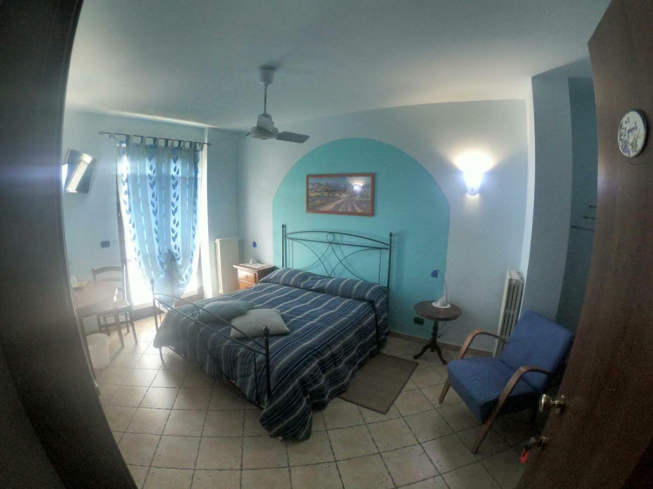 Tra... Monti E Vigne Bed and Breakfast La Morra Buitenkant foto