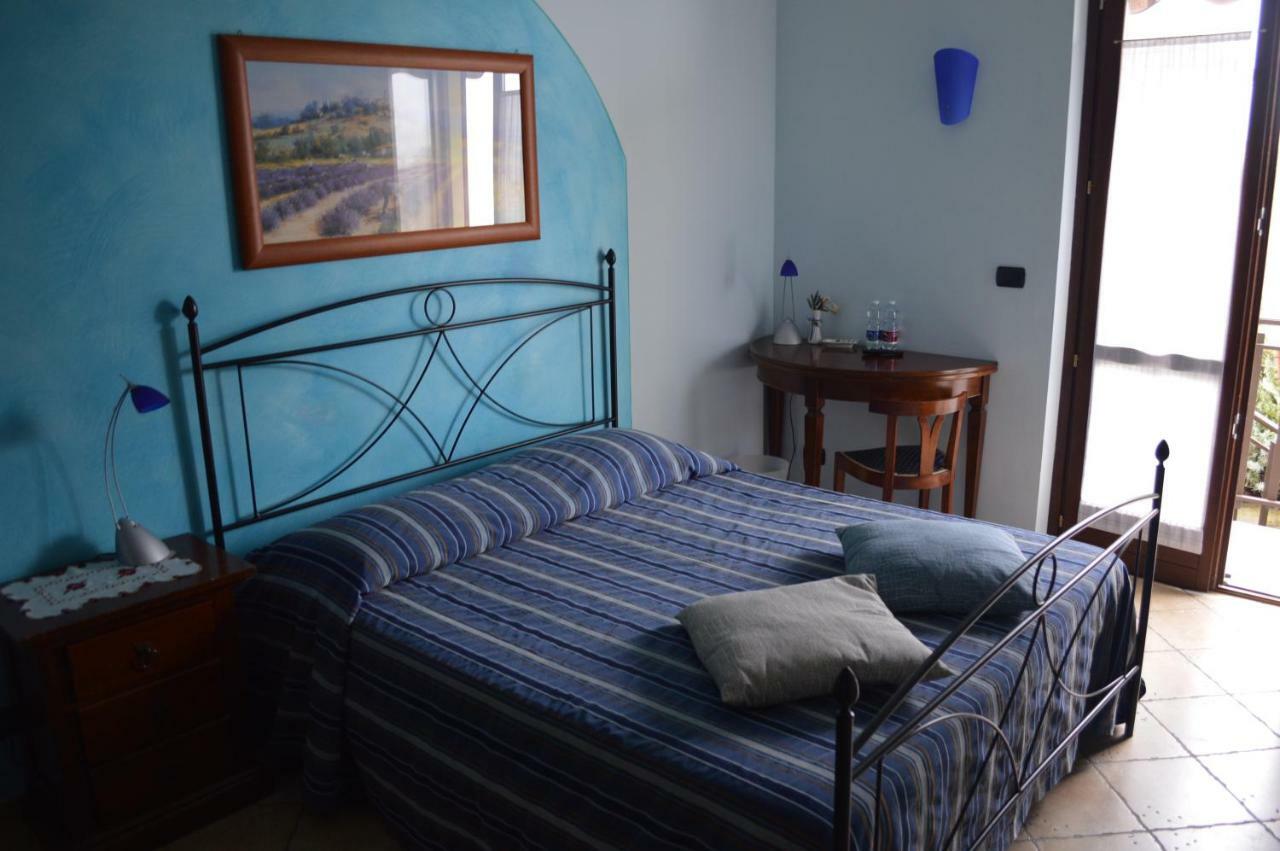 Tra... Monti E Vigne Bed and Breakfast La Morra Buitenkant foto